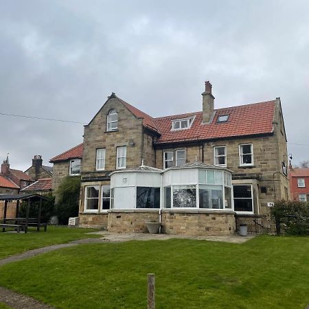 The Fylingdales Inn Робин-Худс-Бей Экстерьер фото